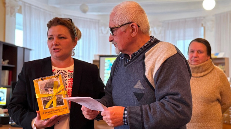 «Я словом усміхнуся вам»: до 100-річчя Галини Педченко у Врадіївці видали ювілейну збірку