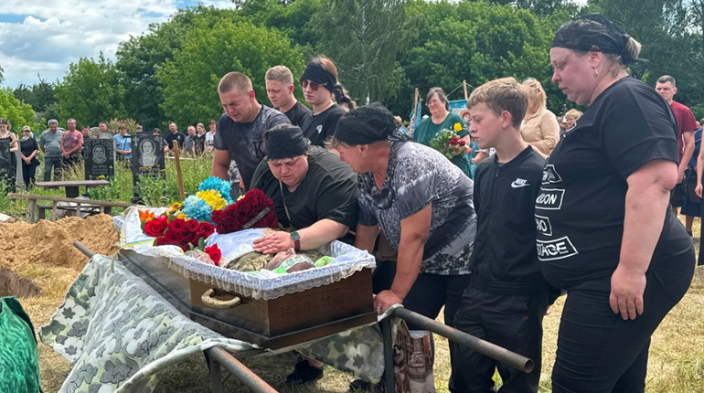 У Макошиному попрощалися із загиблим Захисником України Олегом Шаповалом