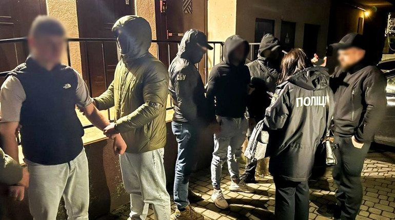 Сім тисяч доларів за перетин кордону: на Сарненщині затримали чотирьох молодиків