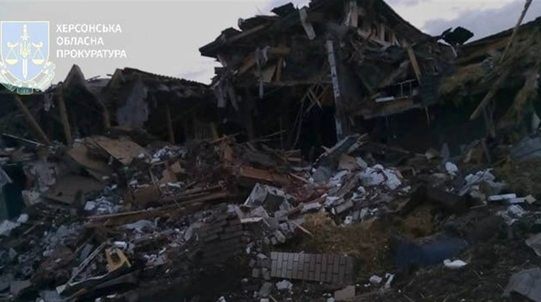 Вночі російські терористи з авіації атакували Дар’ївку на Херсонщині: постраждали четверо людей