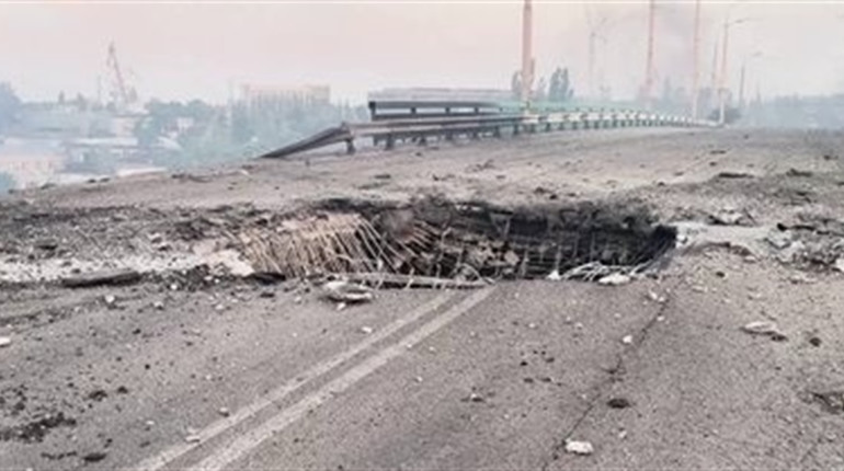 Роспропаганда виправдовує удар по мосту в Херсоні «попередженням місцевим»
