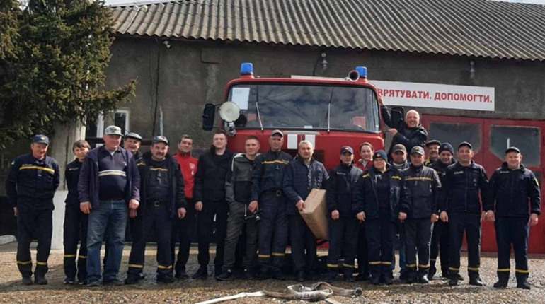 Виїжджаючи на виклик, захарівські рятувальники ніколи не кажуть "останній виїзд"