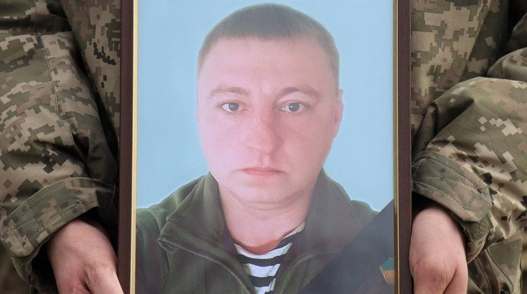 Без сумніву і вагань йшов у бій попереду інших. У Тростянці попрощались з Героєм Миколою Прасоловим