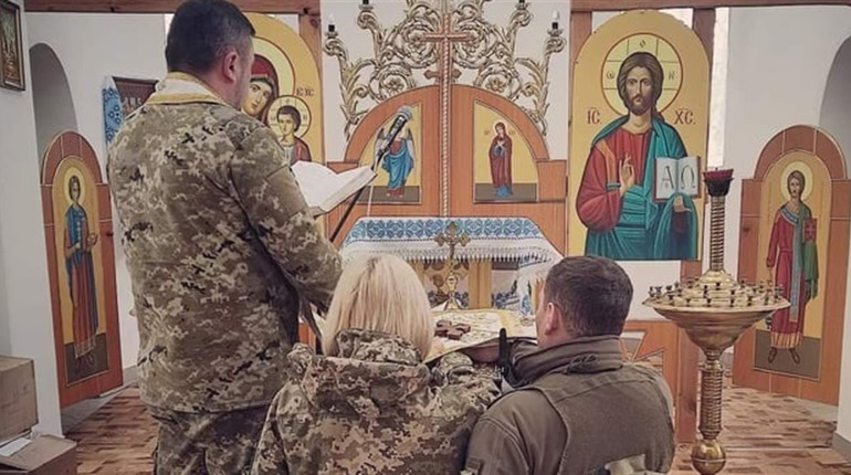 Кохання та війна: дві пари старокостянтинівців вирішили обвінчатися