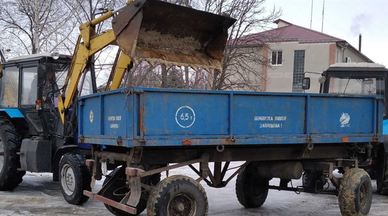 У Нижній Дуванці комунальники прочищують лісосмуги та заготовлюють дрова