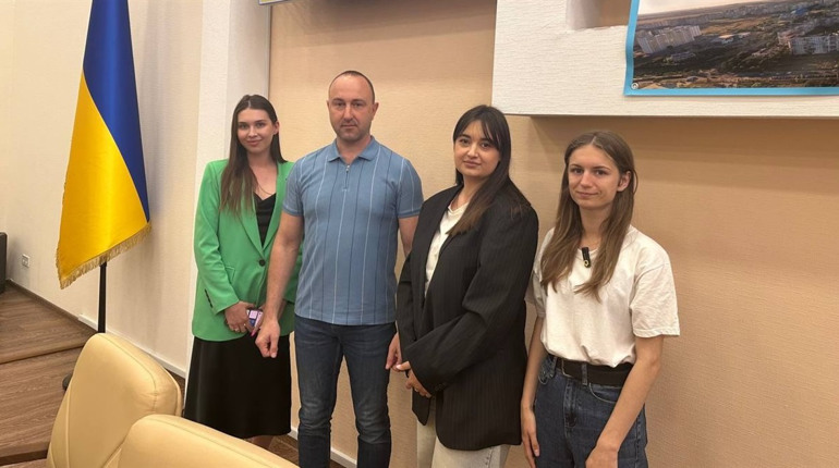 Журналісти редакції презентували меморандум про співпрацю міській владі Южного
