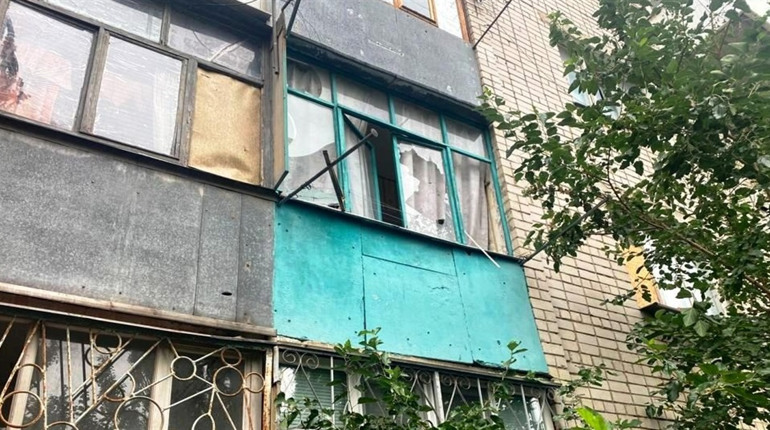 Окупанти атакують правобережжя Херсонщини: поцілили у житлові будинки, пункт видачі гумдопомоги