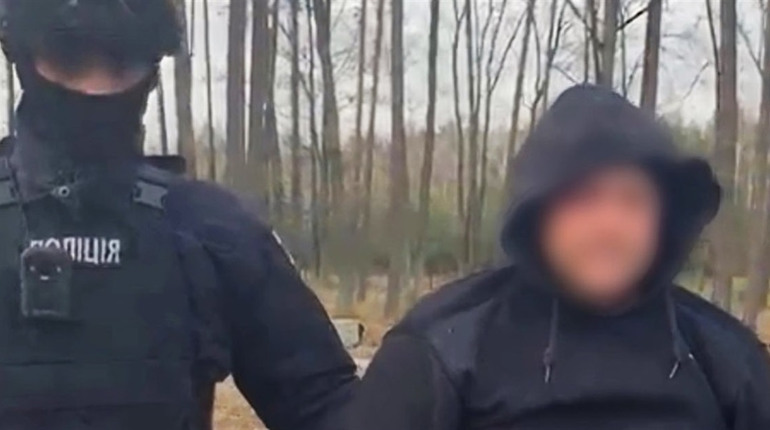 Видаючи себе за військового ЗСУ, чоловік видурив у волонтерки 70 тисяч гривень
