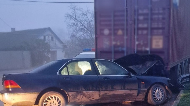 У Біляївській громаді нетверезий водій в'їхав у вантажівку і травмував пасажира