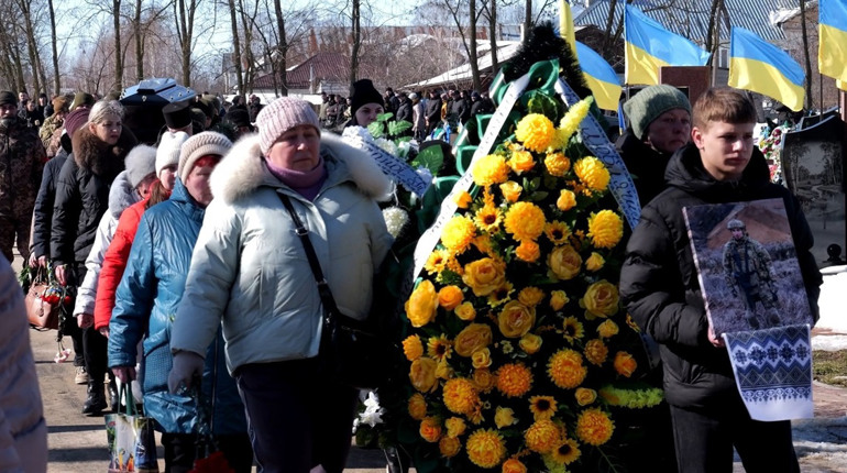 Шостка попрощалася з 23-річним офіцером ГУР Сергієм Лазненком