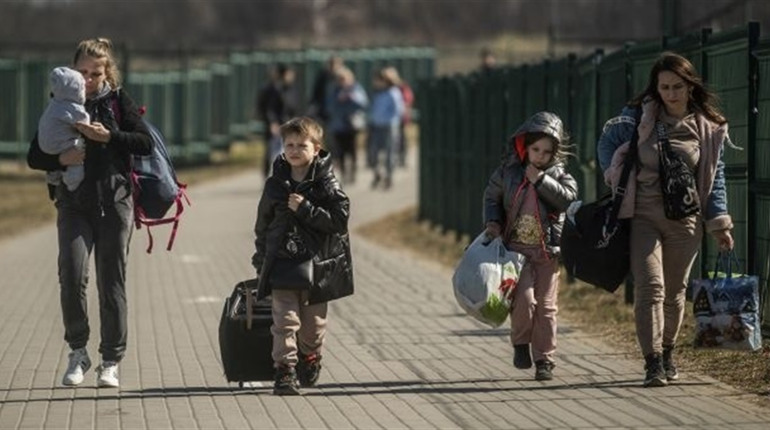 Німеччині скорочує допомогу українським біженцям, а у Польщі зростає втома від українців