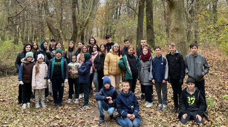 Молодь Біляївки відновила санітарні дні у парку "Ялинки": запрошують долучатися усіх бажаючих