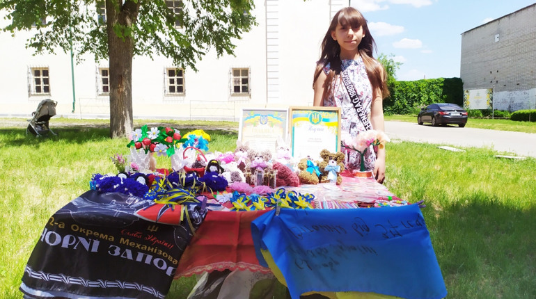 «Щоб допомогти ЗСУ, Україні і перемозі» — зібрала для ЗСУ близько 90 тисяч уманська школярка Наталія