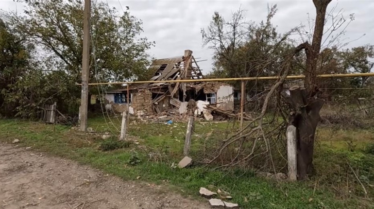 Окупати на Херсонщині викрадають автівки з причепами та човни, вивозять награбоване