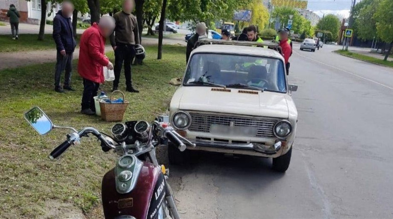 У центрі Шостки сталось ДТП, мотоцикліст потрапив у лікарню