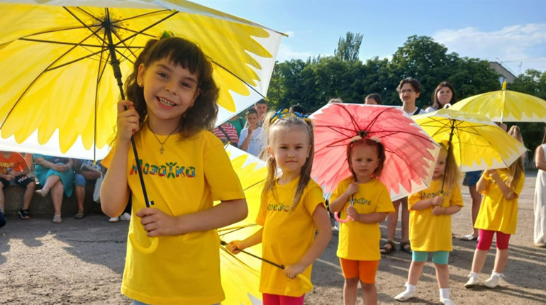 Танцюючи та співаючи, назбирали 9 700 на турелі: благодійний концерт від «Ерудит+» у Первомайську