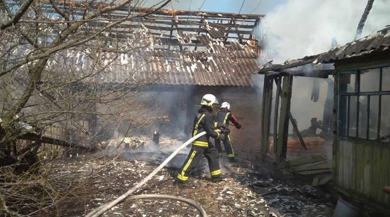 Володимирецькі рятувальники гасили пожежу у селі Дубівка