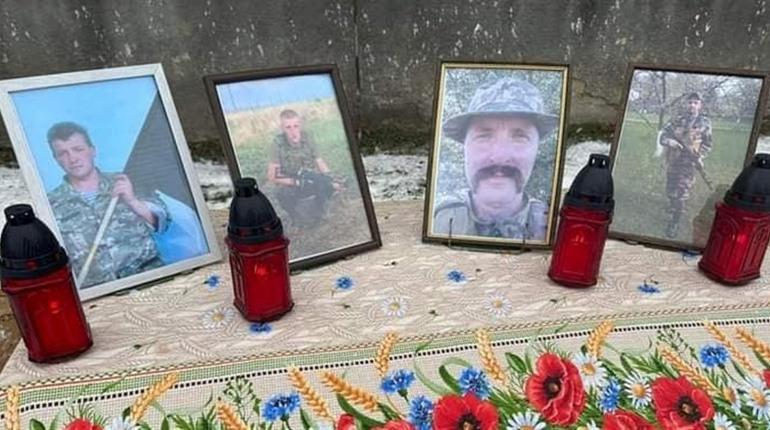 У Доброгостові на фасаді школи встановили меморіальні таблиці загиблим військовим