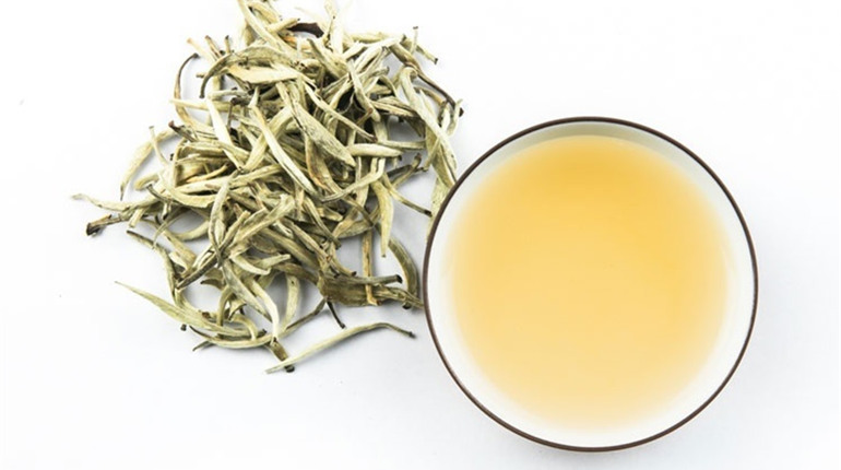 Відмінності білого чаю і правила його заварювання