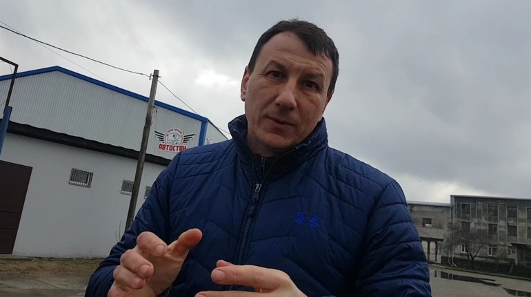 Двічі побив рідного брата