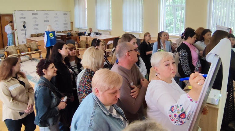 Як підтримувати себе і допомагати іншим: у Знам’янці відбувся тренінг для фахівців громад