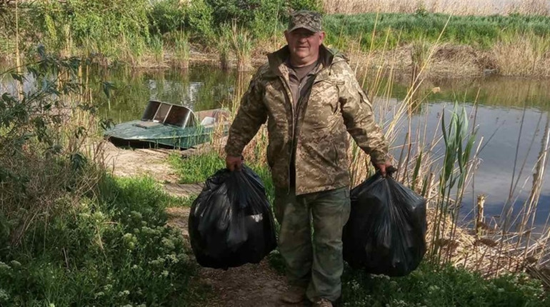 У День довкілля фахівці Нижньодністровського нацпарку прибирали сміття, яке принесло паводком