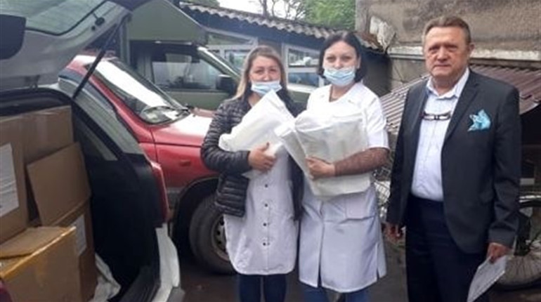 Попаснянська районна лікарня отримала захисні багаторазові костюми для медиків