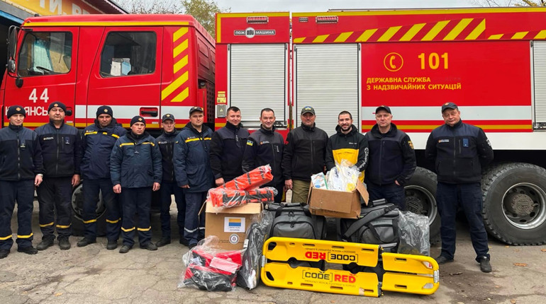 Для рятувальників із Купʼянського району доставили набори для допомоги: що отримали вогнеборці?