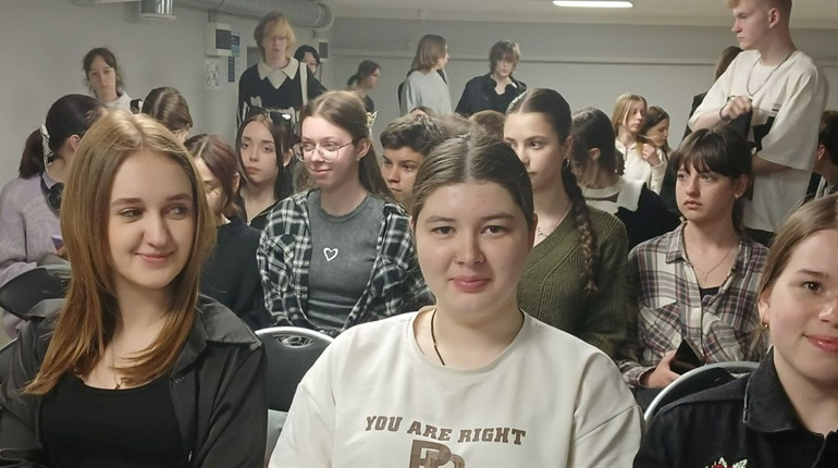 ProfiStart без фільтрів: журналістки і рятувальники — наживо для ліцеїстів