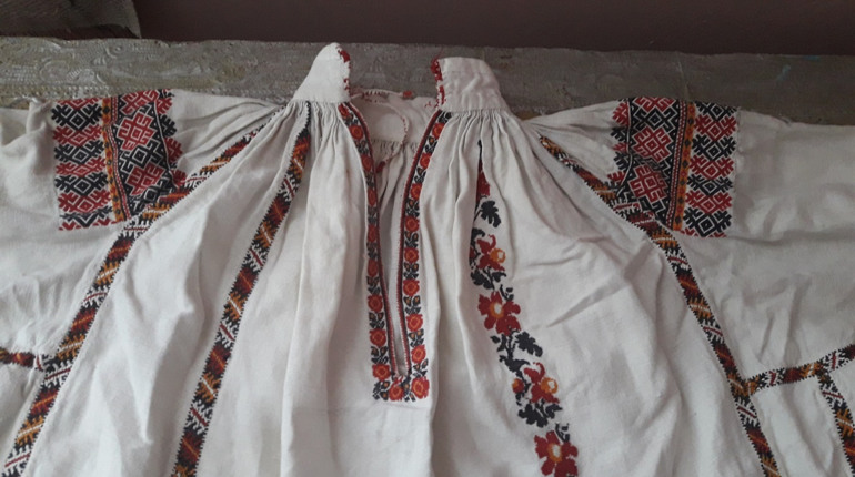 Червоне з чорним і низь: які вишиті сорочки були на Уманщині