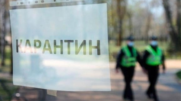 Маски та антисептики не відмінили. Адаптивний карантин в Україні продовжили до кінця літа