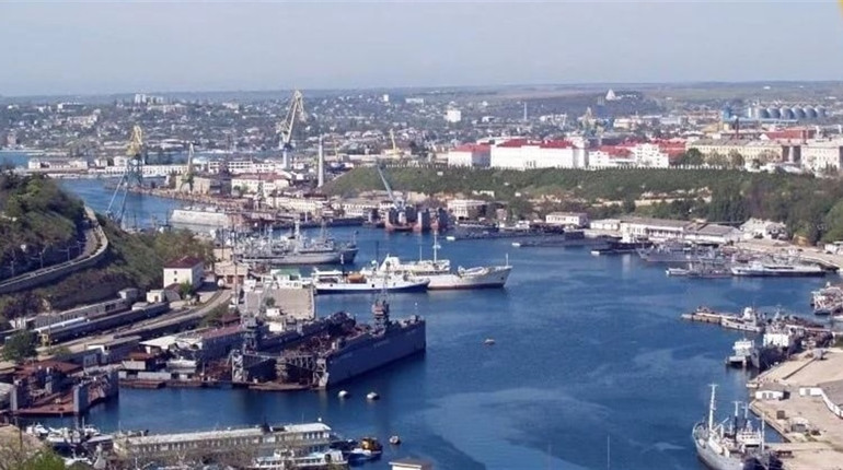 Допомагали красти херсонське зерно через Крим: Двом капітанам оголосили про підозру