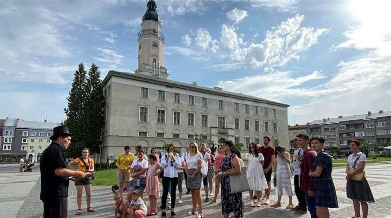 Військові можуть безоплатно піднятись на вежу Дрогобицької ратуші та відвідати екскурсії у районі