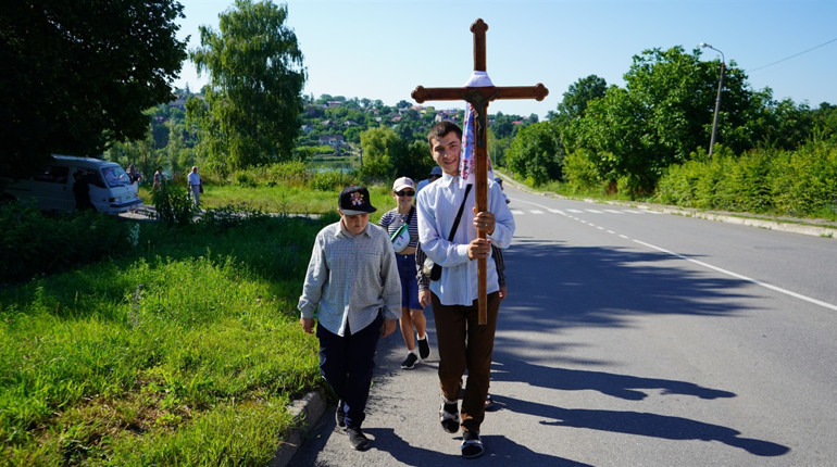 «Маю надію, що дійду до кінця». З Городка до Зарваниці вирушили паломники
