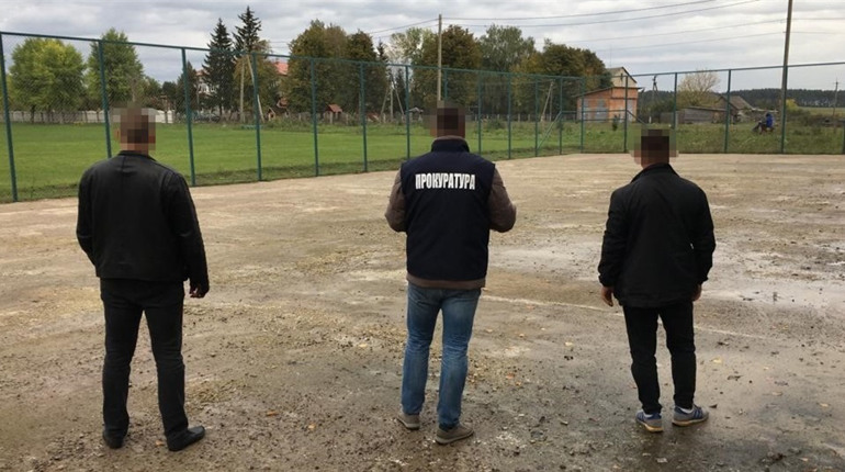 За заподіяння півмільйонних збитків судитимуть селищного голову та директора фірми-підрядника