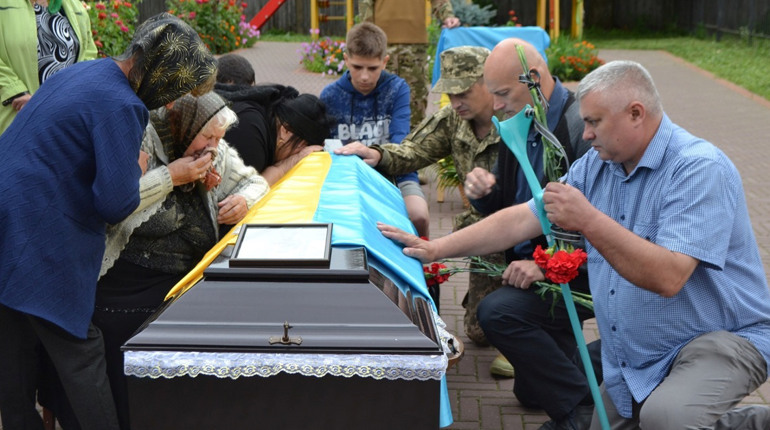 У Дунайці в останню путь провели воїна Володимира Хиро. Він загинув на Донеччині