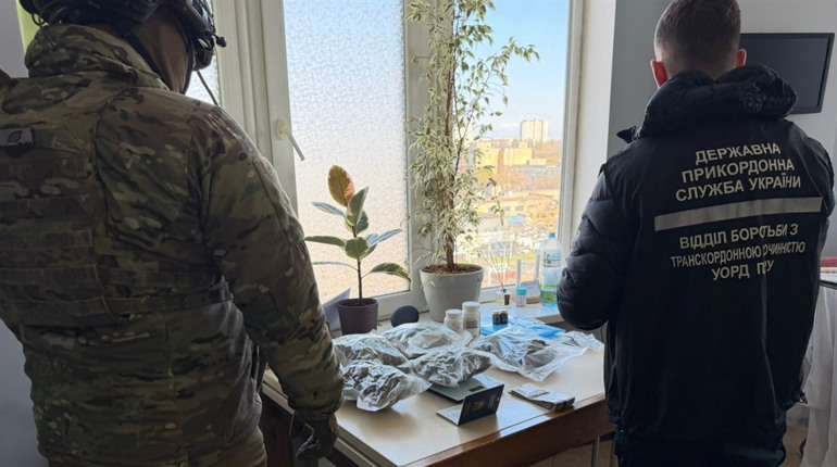 В Одесі викрили групу наркоділків: вилучили канабіс на понад 800 тисяч гривень