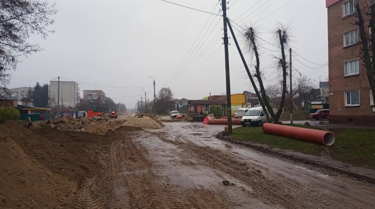 Водіїв, які ігнорують правила об'їзду аварійної ділянки у центрі Золотоноші, почали штрафувати