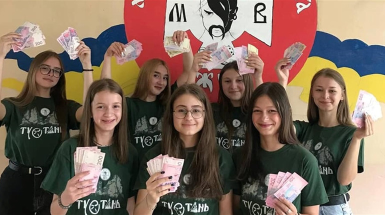 Тепловізор від “Джури”: молодь Борислава придбала прилад для військових