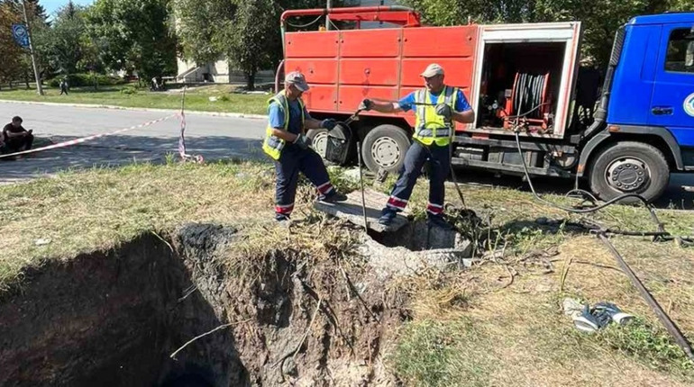У Лозовій знову сталася аварія на водогоні. Припинено водопостачання на двох вулицях