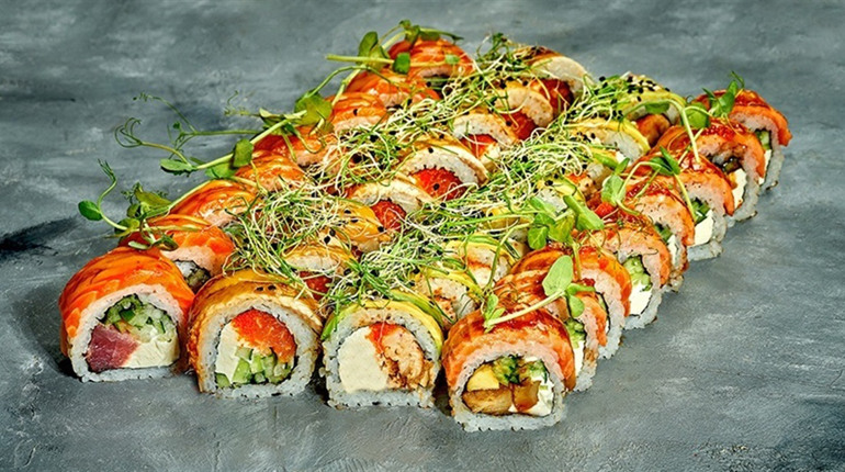 Огляд меню суші сетів у We Sushi в місті Ужгород
