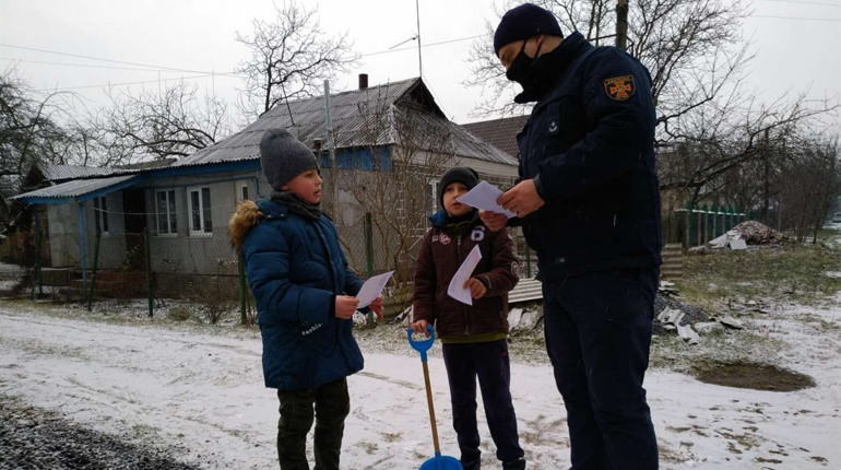 На Хмельниччині з початку року уже зафіксували понад 30 пожеж: вогнеборці закликають до обережності