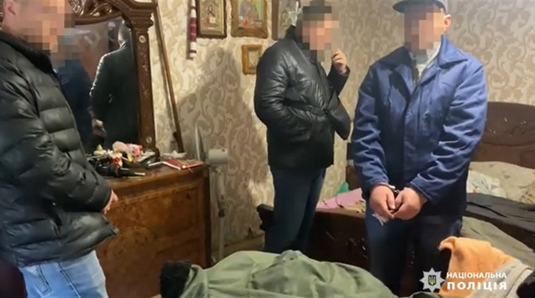 Подвійне вбивство на Одещині: знайомий забив кулаками чоловіка, жінку порізав скальпелем