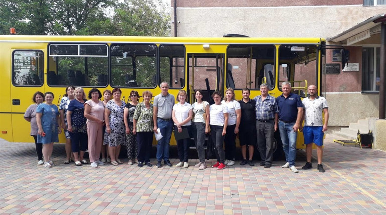 Для Граденицької школи купили шкільний автобус