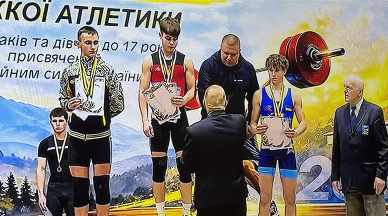 З двома медалями додому: тріумфальний чемпіонат України для первомайського важкоатлета