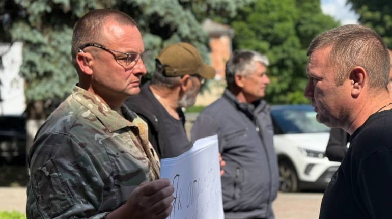 Після акції протесту в Первомайську сторони дійшли порозуміння: що кажуть ветеран та командир ДФТГ