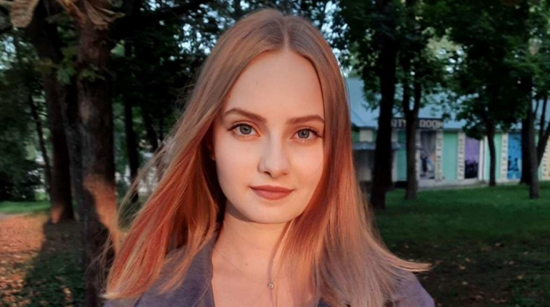 Глухівчанка перемогла у міжнародному конкурсі мистецтв із «Квітами Перемоги»