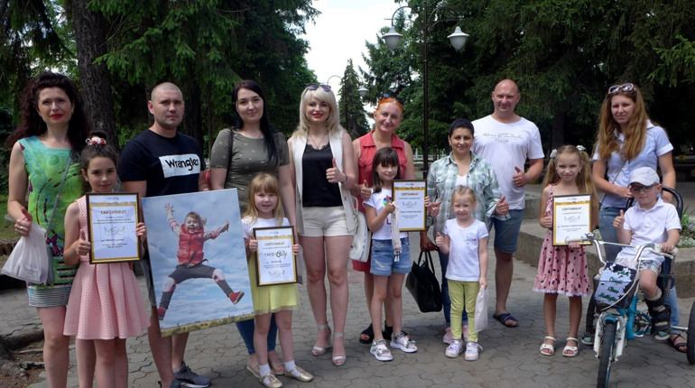 Переможці фотоконкурсу «Привіт, канікули!» отримали свої подарунки