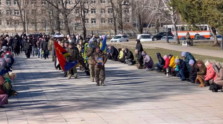 У Жовтих Водах попрощались із захисником Дмитром Михайлецем, чиє життя забрав недуг