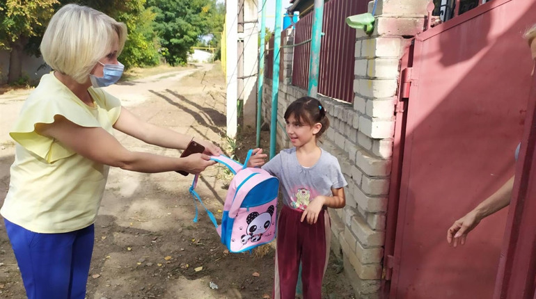До Дня усиновлення 17 біляївських школярів отримали подарунки: їх вручали представники освіти